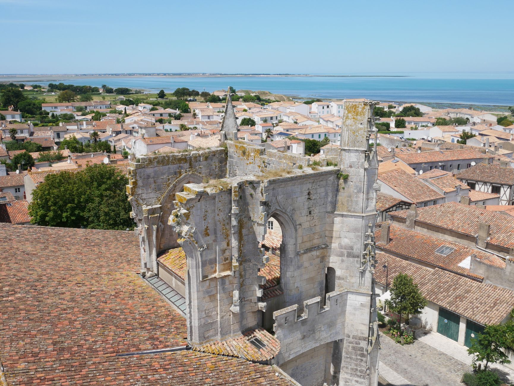 Bâchage de toiture équipe à Saint-Nazaire